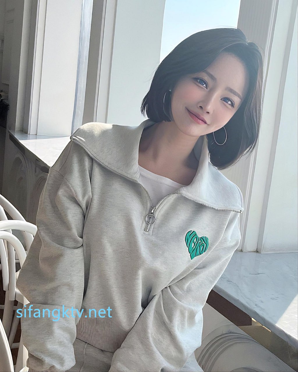 美女被扒开内裤桶屁股眼福建-福州 长腿高颜值大美女